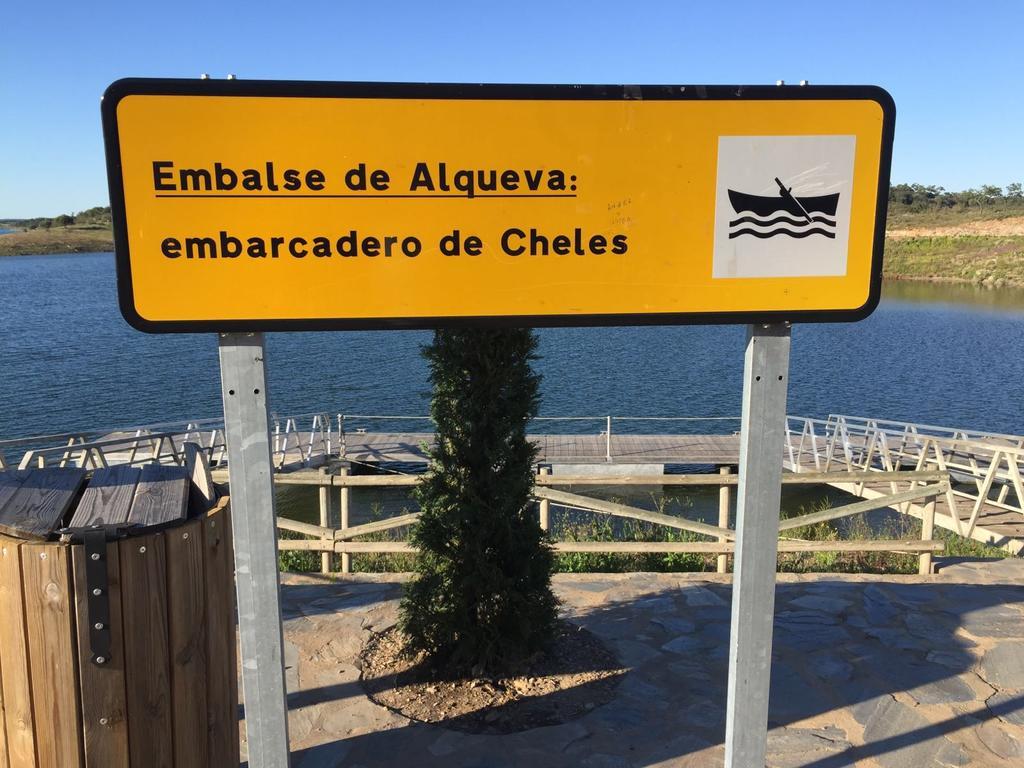 Hostal Rural La Casa Verde Cheles 外观 照片