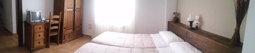 Hostal Rural La Casa Verde Cheles 外观 照片