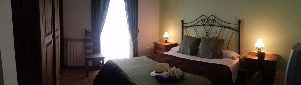 Hostal Rural La Casa Verde Cheles 外观 照片